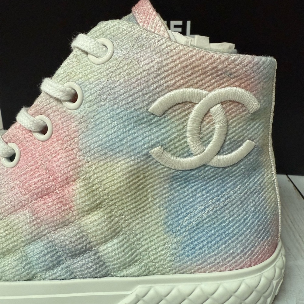 CHANEL Printed Fabric Quilted High Top Sneakers Green/Pink/Blue/White Sz 36 / 6 - Picture 4 of 12
